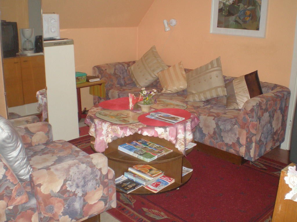 Jannseni Accommodation Parnu Exterior photo